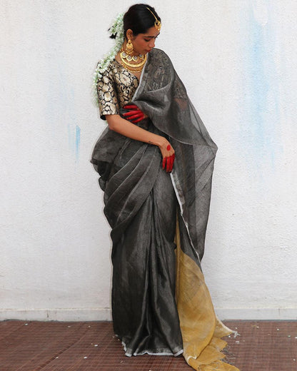 Labanya Handwoven Linen Zari Saree