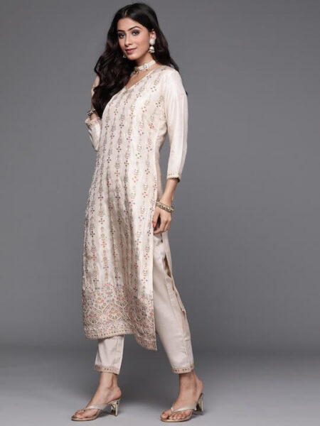 Flattering Fit Women's Outfit